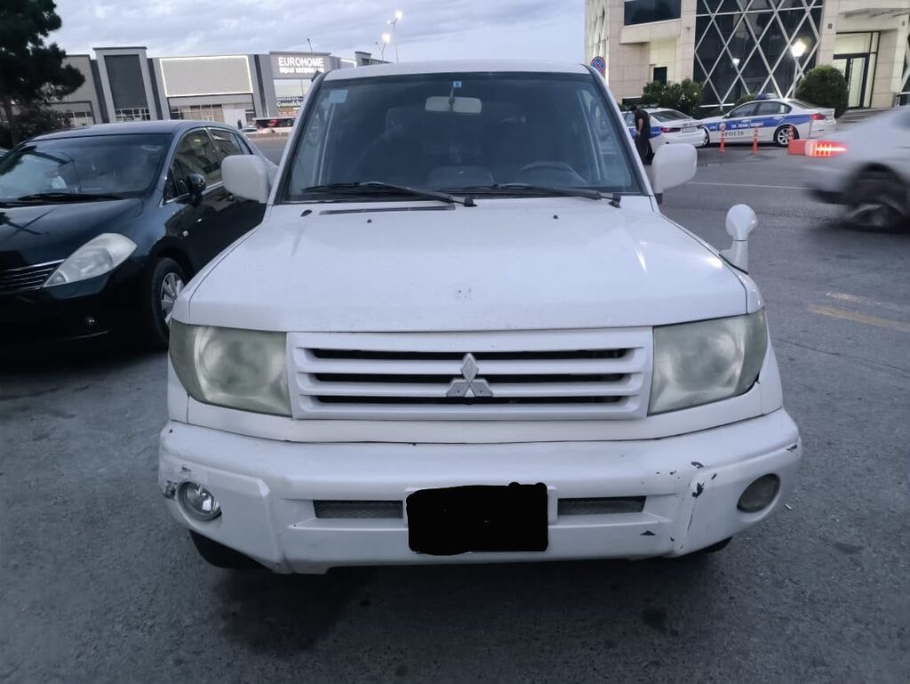 Mitsubishi Pajero: 1.8 l | 2000 il