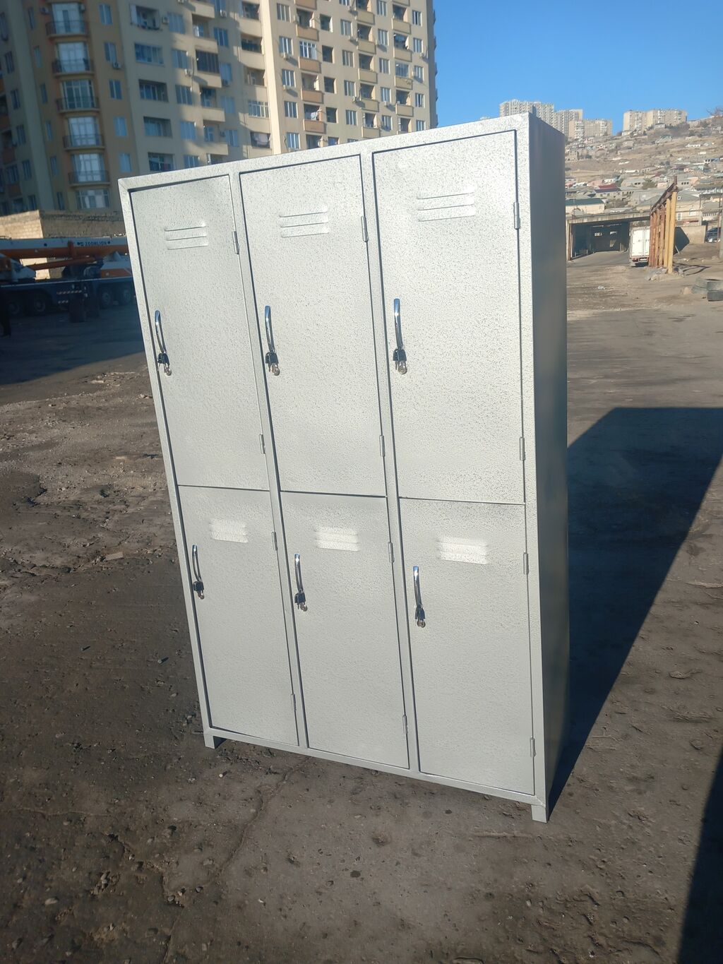 Metall şkaf – 6 bölməli geyim dolabı - Material: qalın metal