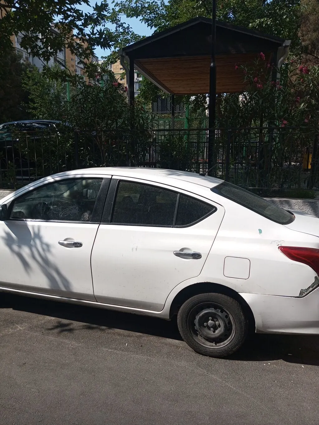 Nissan Sunny: 1.8 l | 2018 il Sedan
