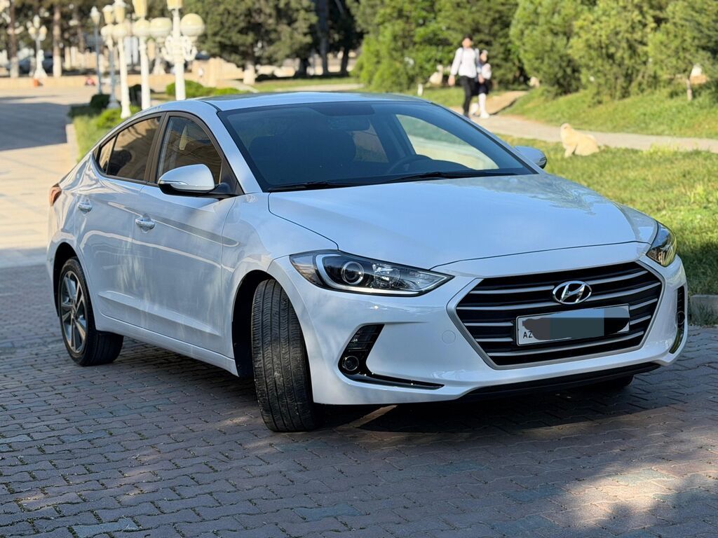 Hyundai Elantra: 1.6 l | 2018 il Sedan