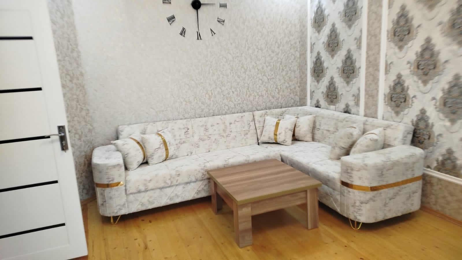 Künc Divan satılır.