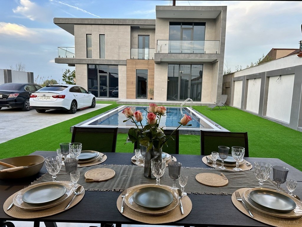 200 AZN/gün 4 otaqlı Həyət evi/Bağ evi kirayə verilir