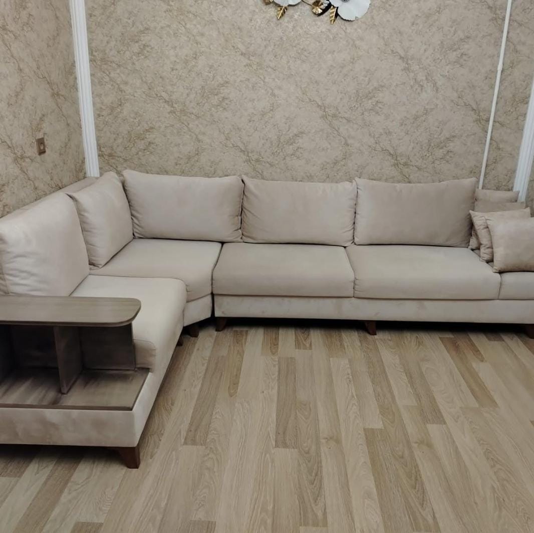 Künc divan 500azn satılır. İşlənməyib,açılmır baza yoxdu