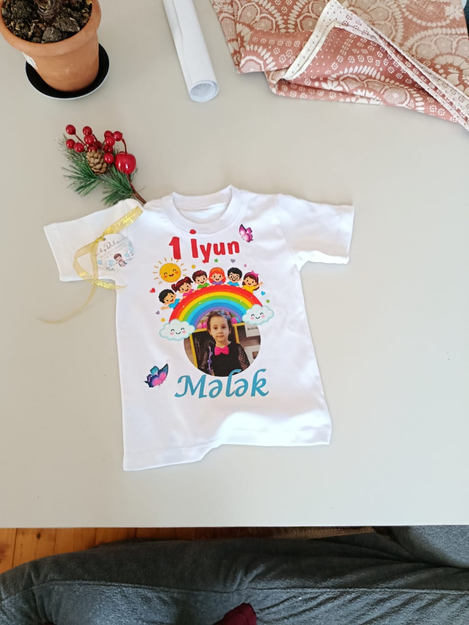 İstəyə görə şəkilli köynəklər və papaqlar