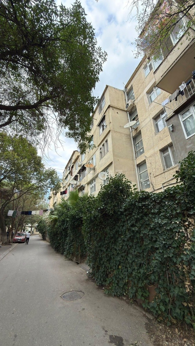 Satılır 2 otaqlı köhnə tikili 55 m², 20 Yanvar m.