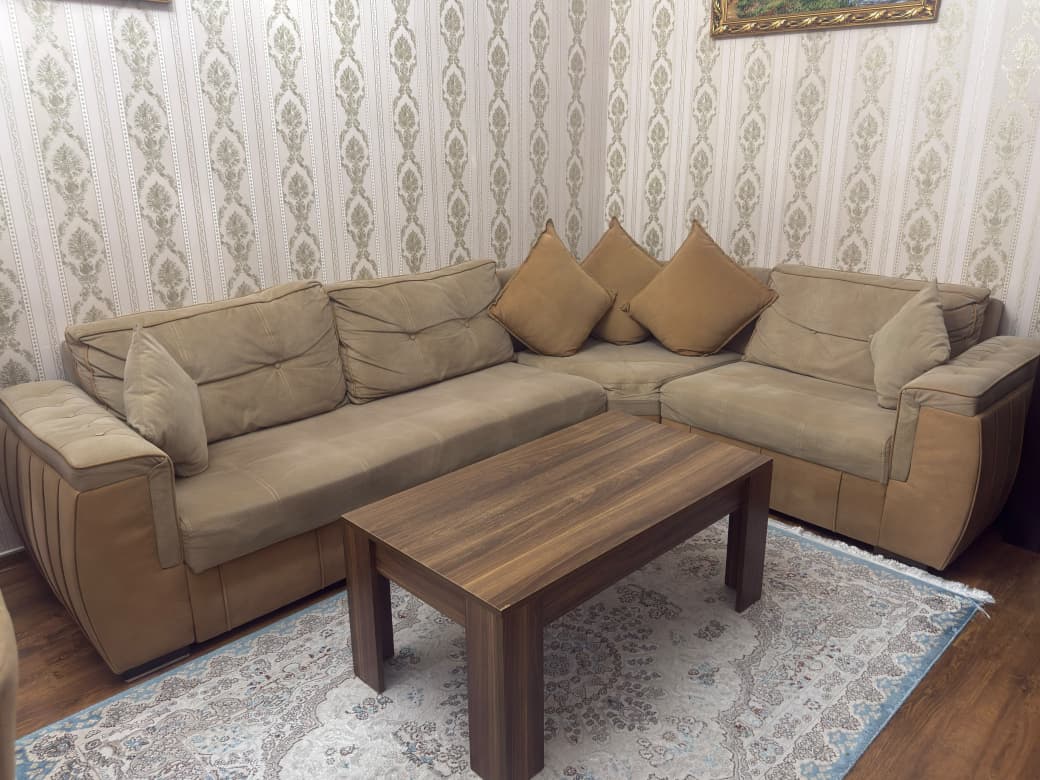 Divan və masa satılır 250 manat
