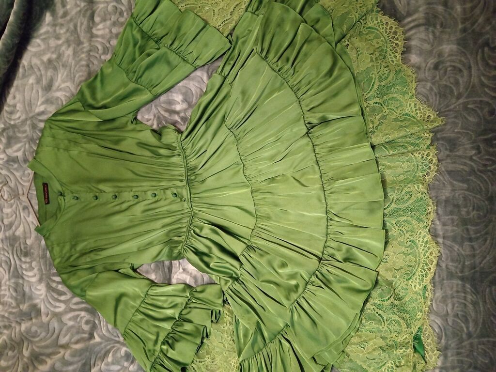 Lady sharm alınıb. 1 dəfə geyinilib. 185 AZN alınıb. 30 azn satılır