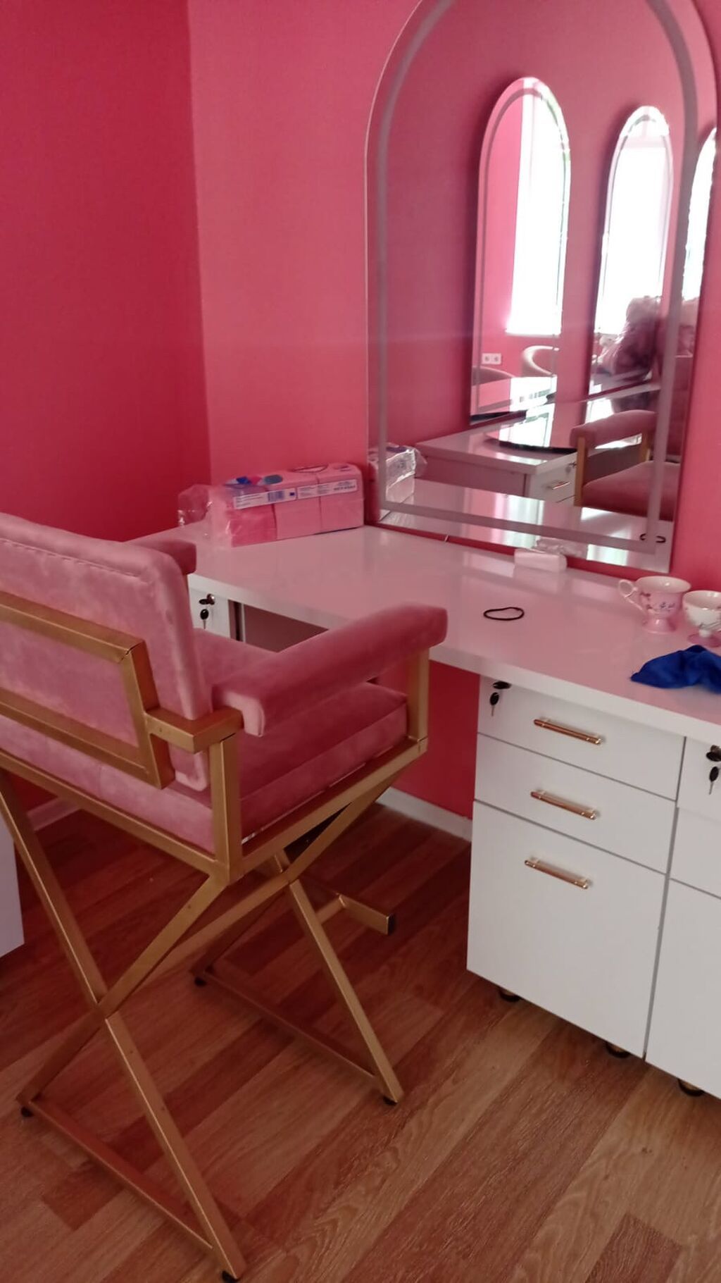 Vizaj üçün mebel, güzgü, kreslo hamısı birlikdə