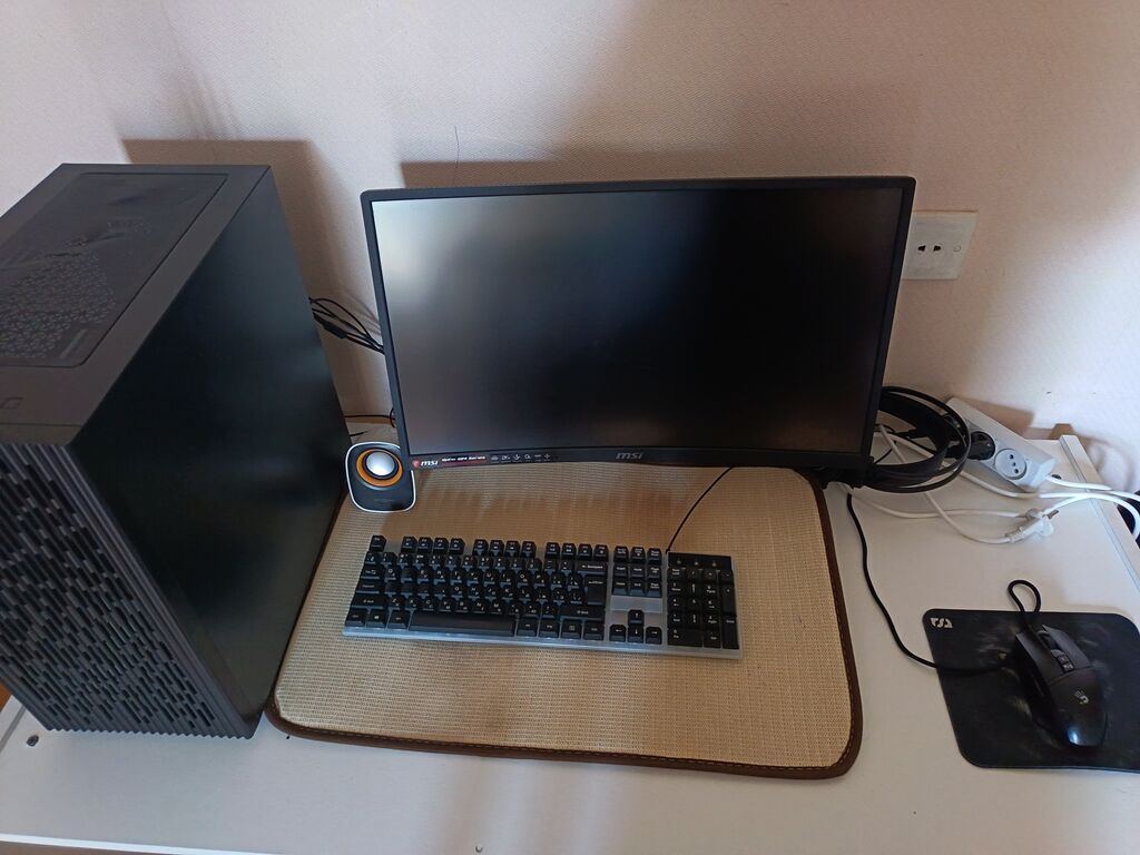 MSI monitor + masaüstü kompüter komplekti Tərkibi: - MSI 24" Full HD