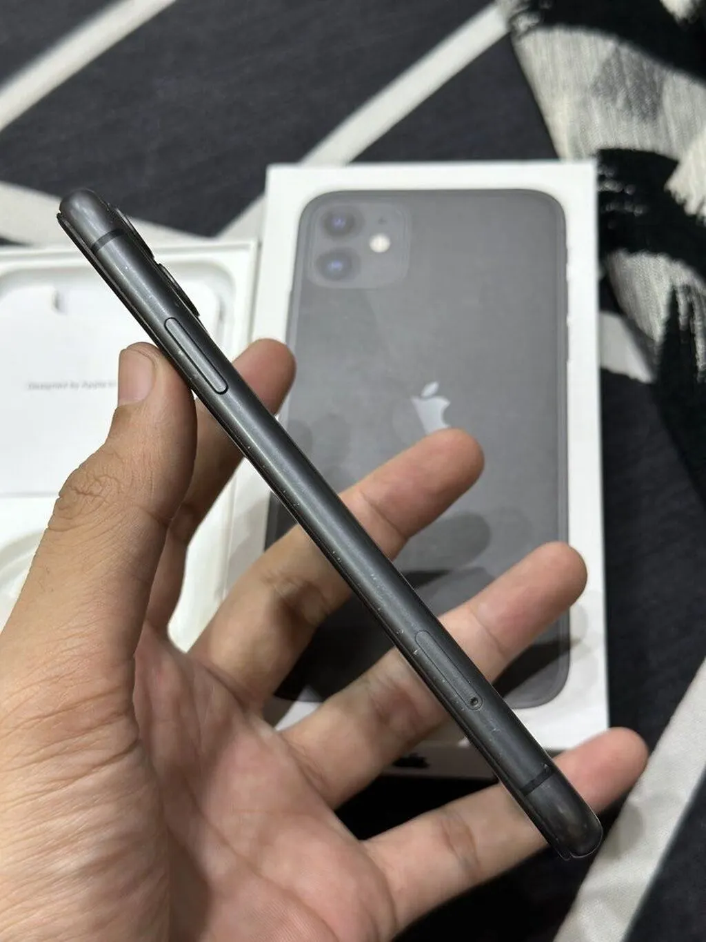 IPhone 11, 128 GB, Qara, Face ID