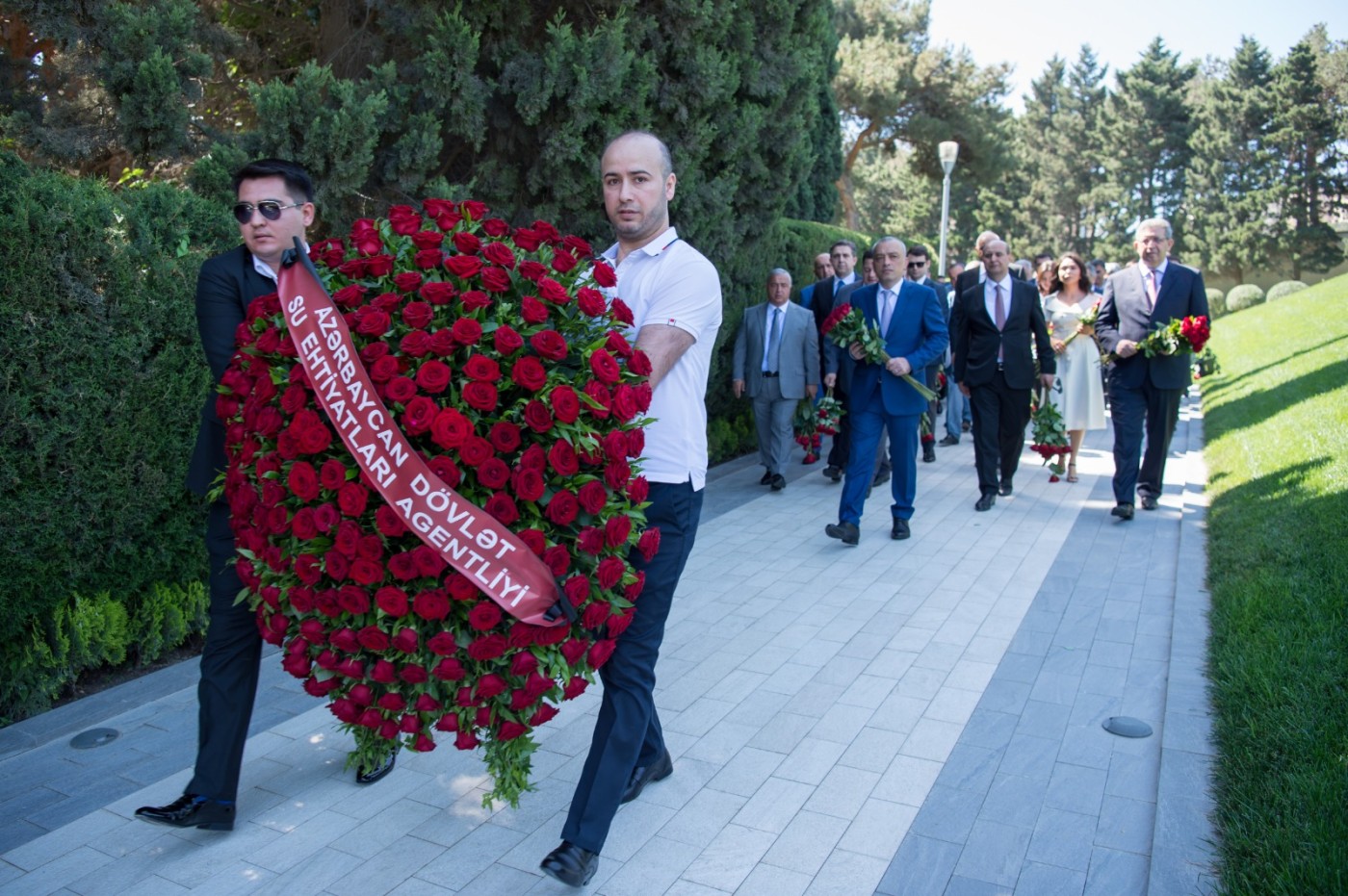 Agentlik sədri və kollektivi Fəxri xiyabanı ziyarət etdi - FOTOLAR