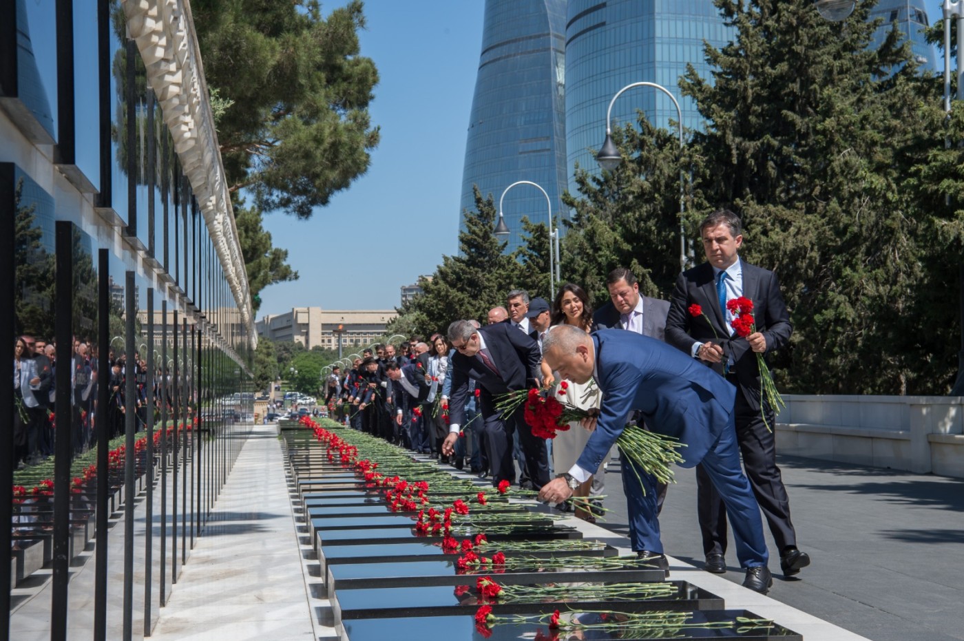 Agentlik sədri və kollektivi Fəxri xiyabanı ziyarət etdi - FOTOLAR