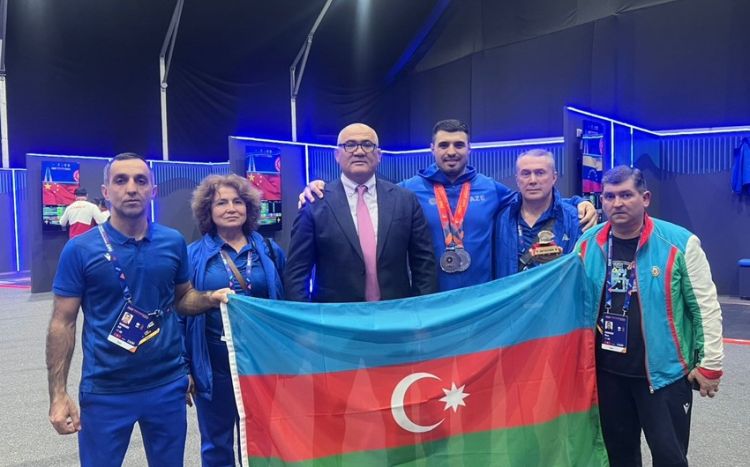 Azərbaycan ağırlıqqaldıranı gümüş medal qazandı