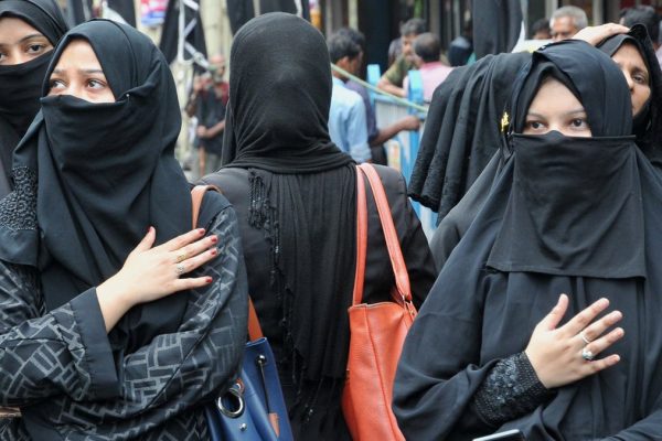 Bu ölkədə çadra və niqab qadağan olundu