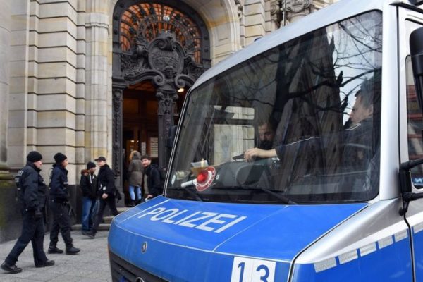 Almaniyanın hava limanlarında polisin kompüter sistemi sıradan ÇIXDI