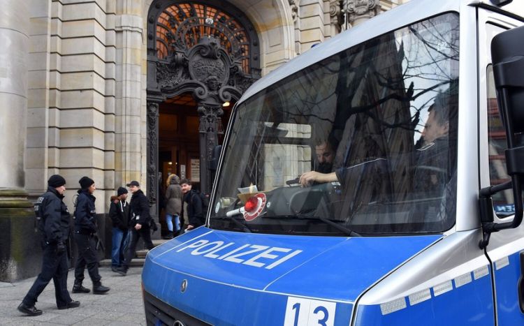 Almaniyanın hava limanlarında polisin kompüter sistemi sıradan ÇIXDI