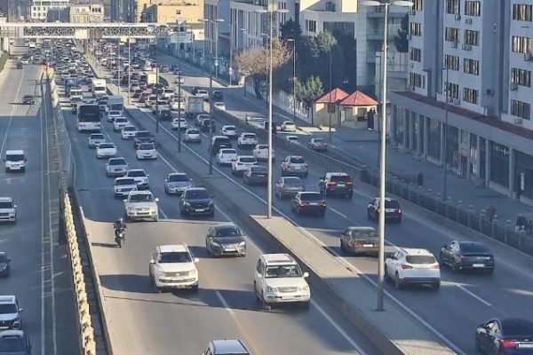 Bakıda bəzi yollarda tıxac var - SİYAHI