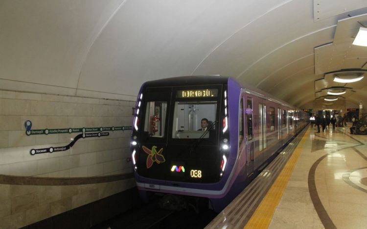 “Ulduz” metrostansiyasında sərnişin relsin yüzərinə düşüb